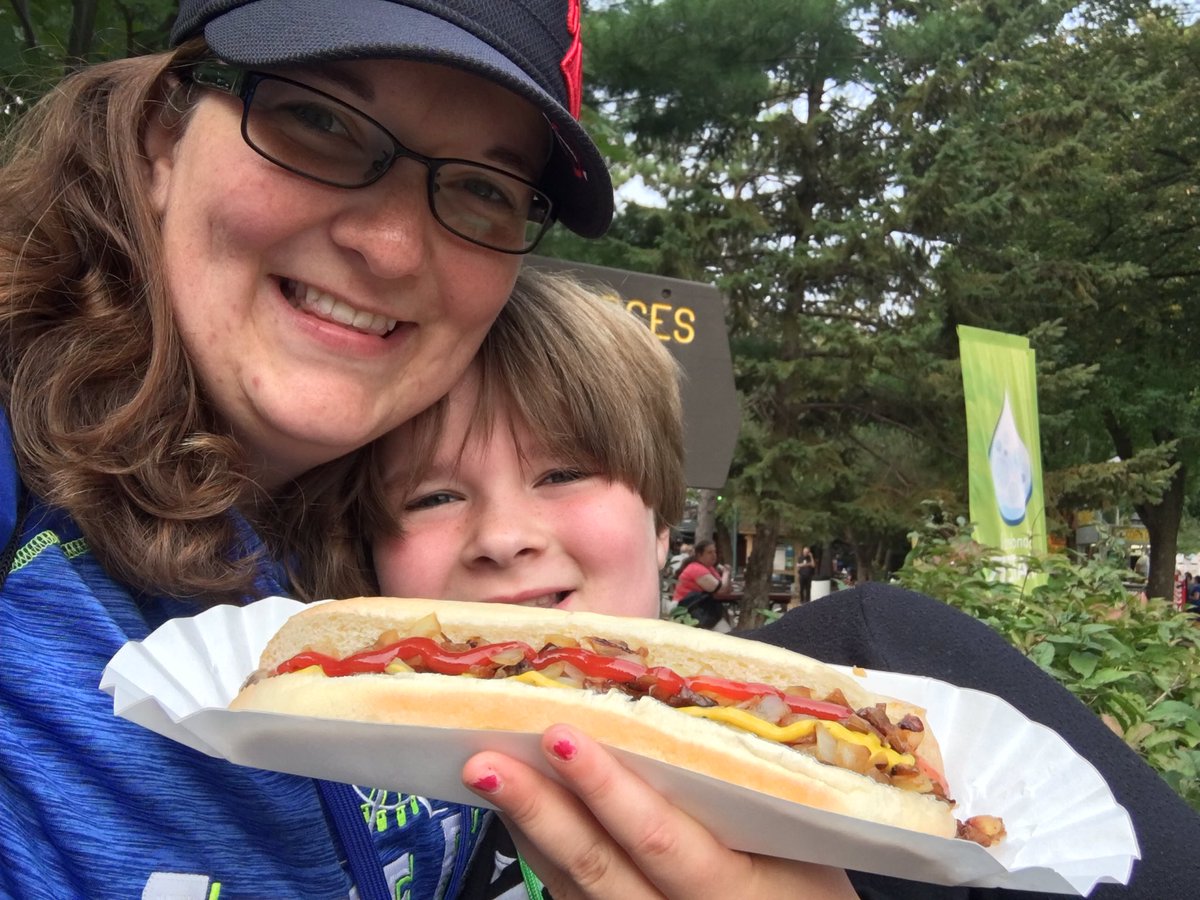 RissaBel's tweet photo. @PioneerPress #statefairhunt mmm speedy's footlong! https://t.co/1GVcKbBVZV