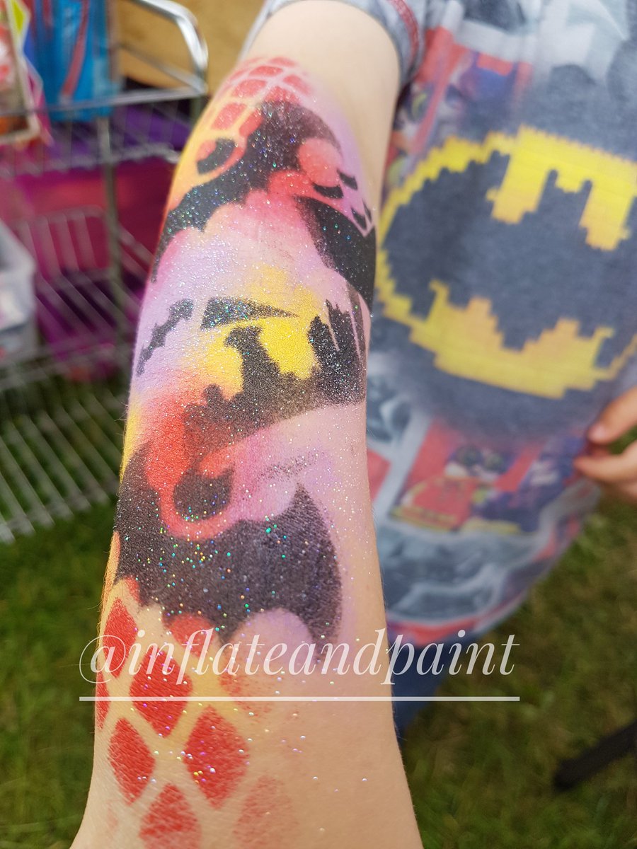 InflateAndPaint's tweet photo. #GrafittiArm #Batman https://t.co/lkYT0uKjll