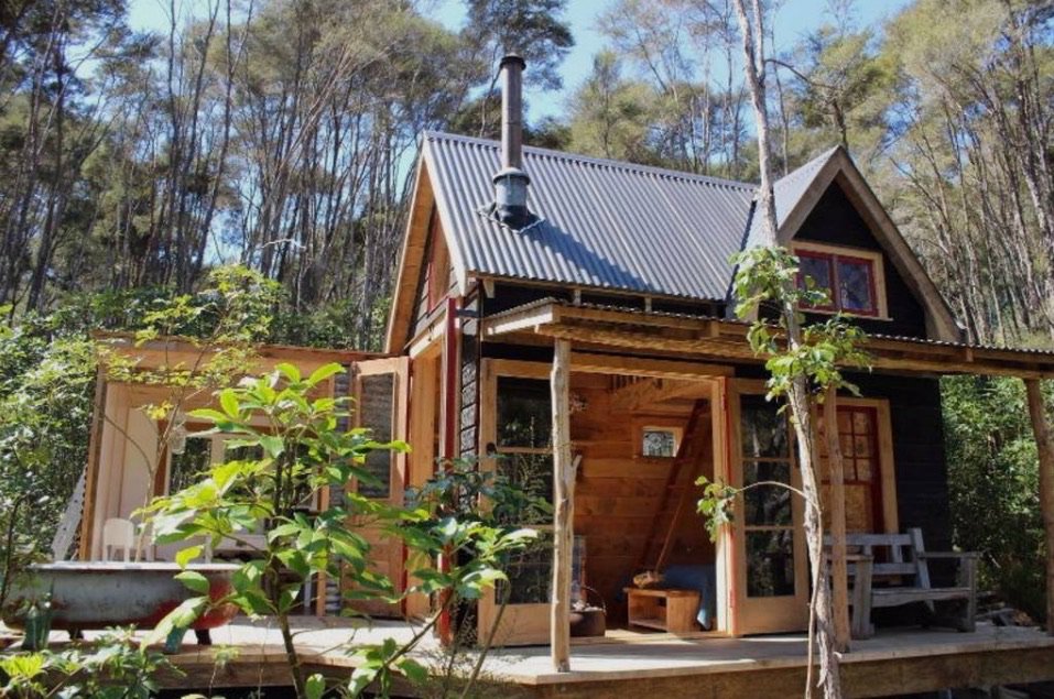 TinyHouseTalk's tweet photo. Tiny Pioneer Cabin: https://t.co/EkKumLzzdX https://t.co/Q7gZFDXA8g