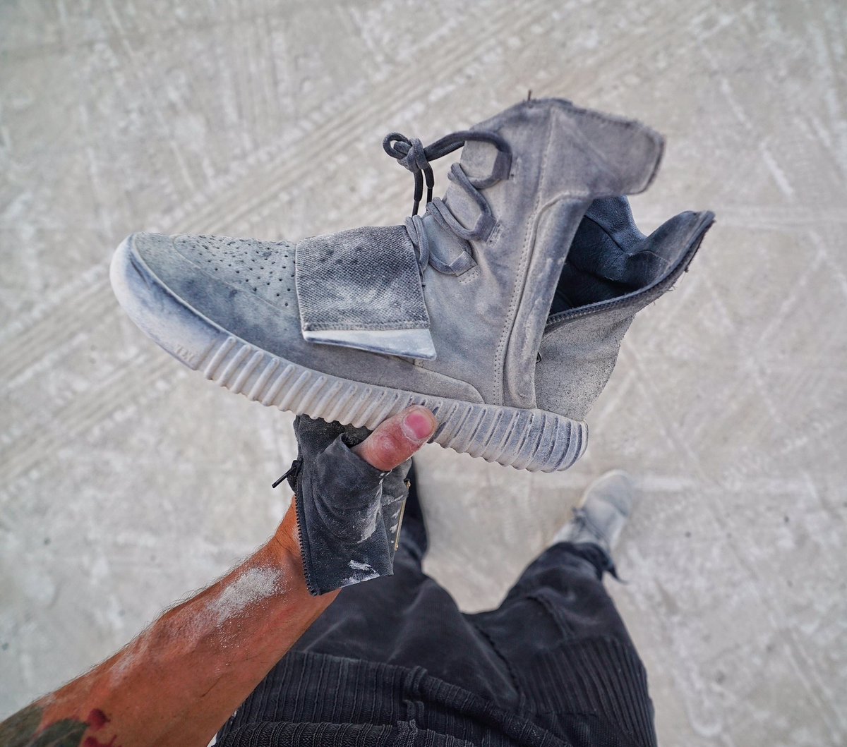 Jessewelle's tweet photo. 750 Playa Yeezys.....and yes they are real. https://t.co/p1MC0n4ixT
