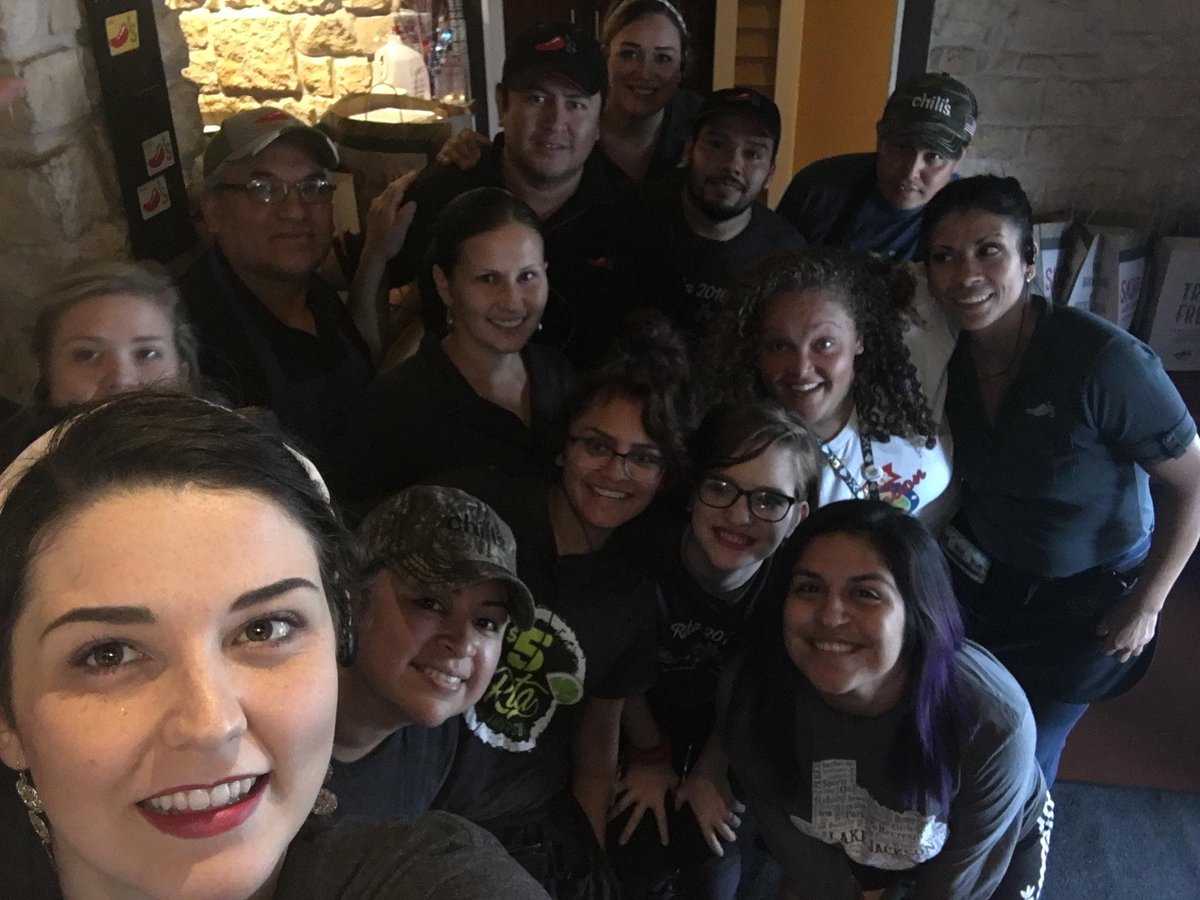JazBag85's tweet photo. #ChilisLove
Loving on our coast guard by feeding them in partnership with LJ rec center! BOH and HOH team members! 😘 https://t.co/XQKShKOvmm