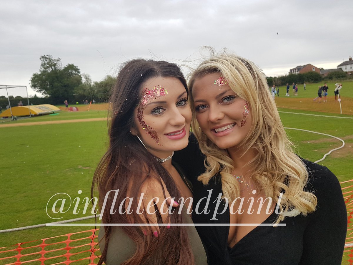 InflateAndPaint's tweet photo. #Glitter #Festival https://t.co/WTP1wG4RqI