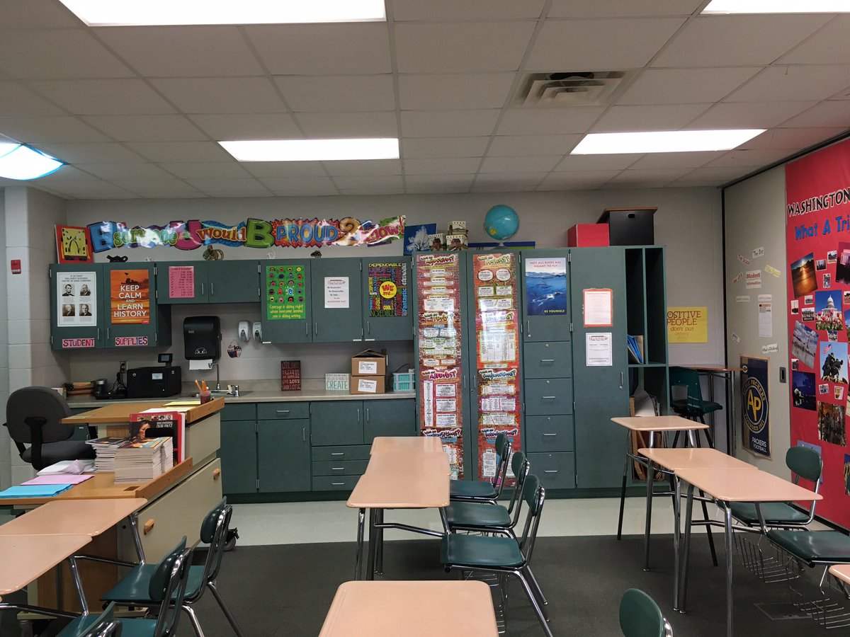 vanis_amy's tweet photo. My home away from home is ready for students! #ilovemyjob https://t.co/IT0wydHJQ6