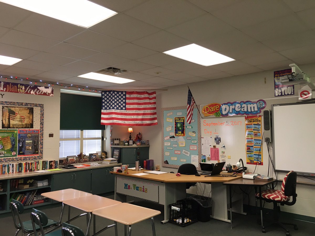 vanis_amy's tweet photo. My home away from home is ready for students! #ilovemyjob https://t.co/IT0wydHJQ6