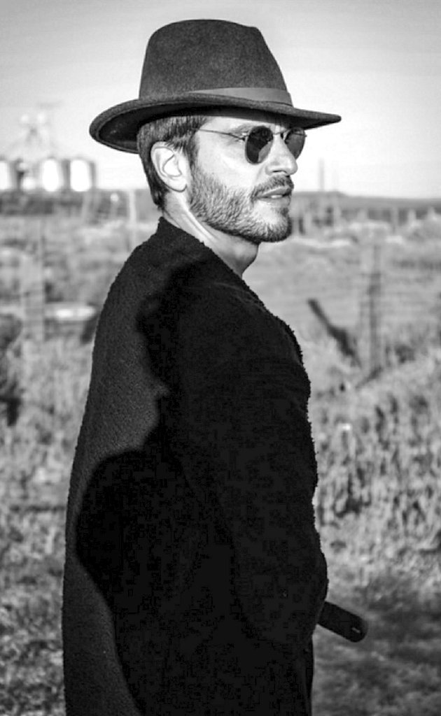 DanieldiTomass0's tweet photo. @danielditomasso #Fordmen # #Fordmodelsmen #Fordmodels #DanieldiTomasso https://t.co/RvCyafBgZq https://t.co/C9VlXC6Ljp