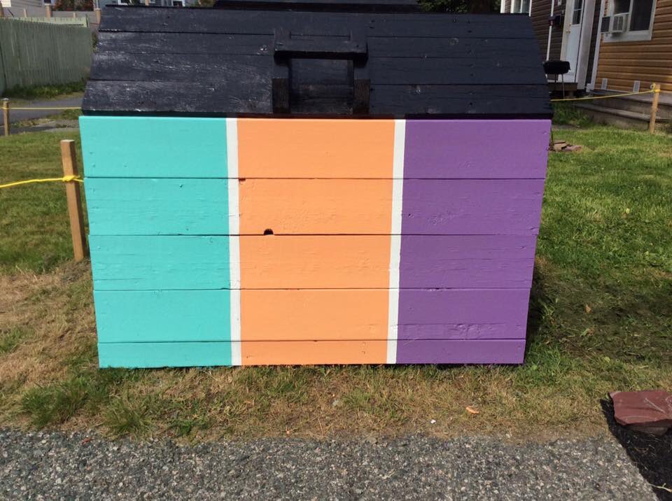 newfiejo's tweet photo. Who doesn't love a good paint job #painting #garbagebox #yyt #holidaymonday #relaxation https://t.co/zfv9fbIxmy