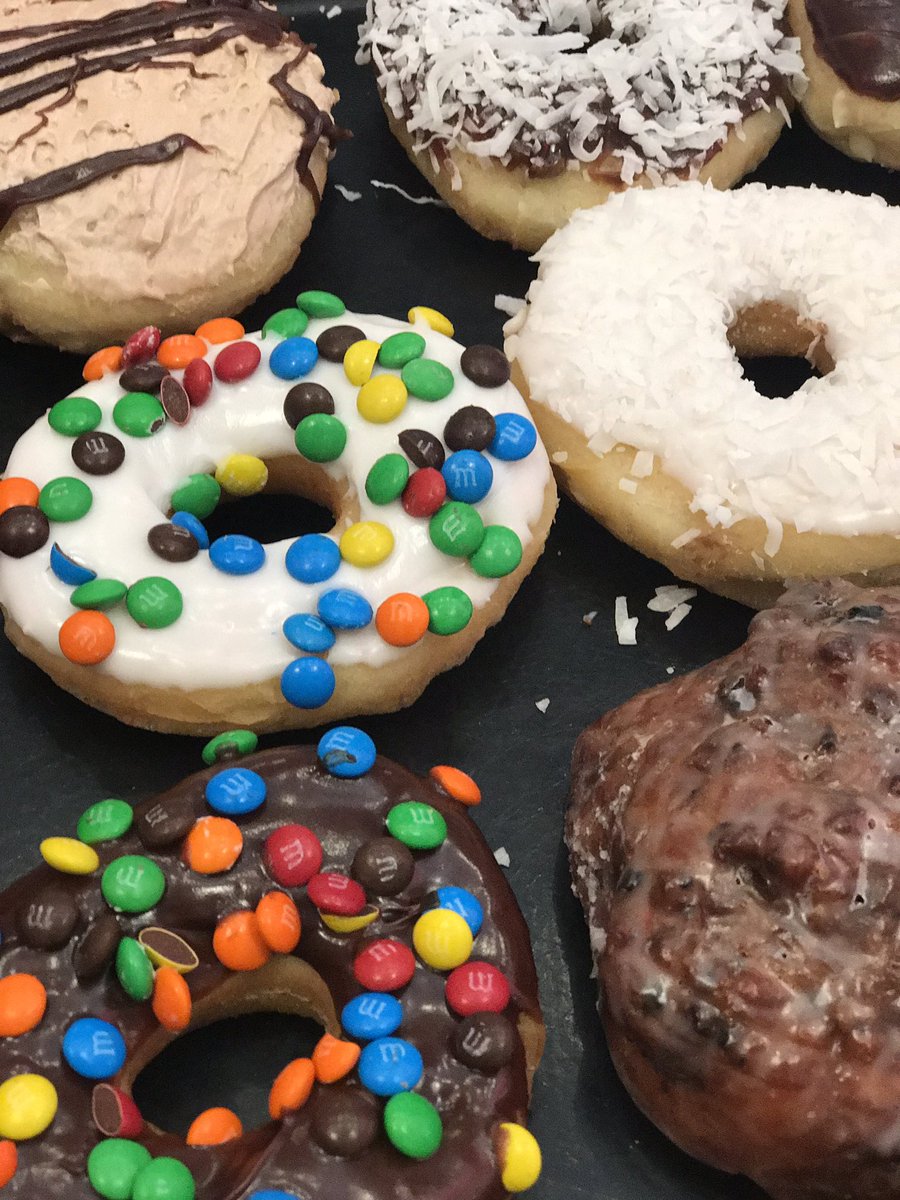 elyselupin's tweet photo. If you have to work on Labor Day, let it be for #donuts!!! 🍩#beilersdonuts https://t.co/M874hLjFRB