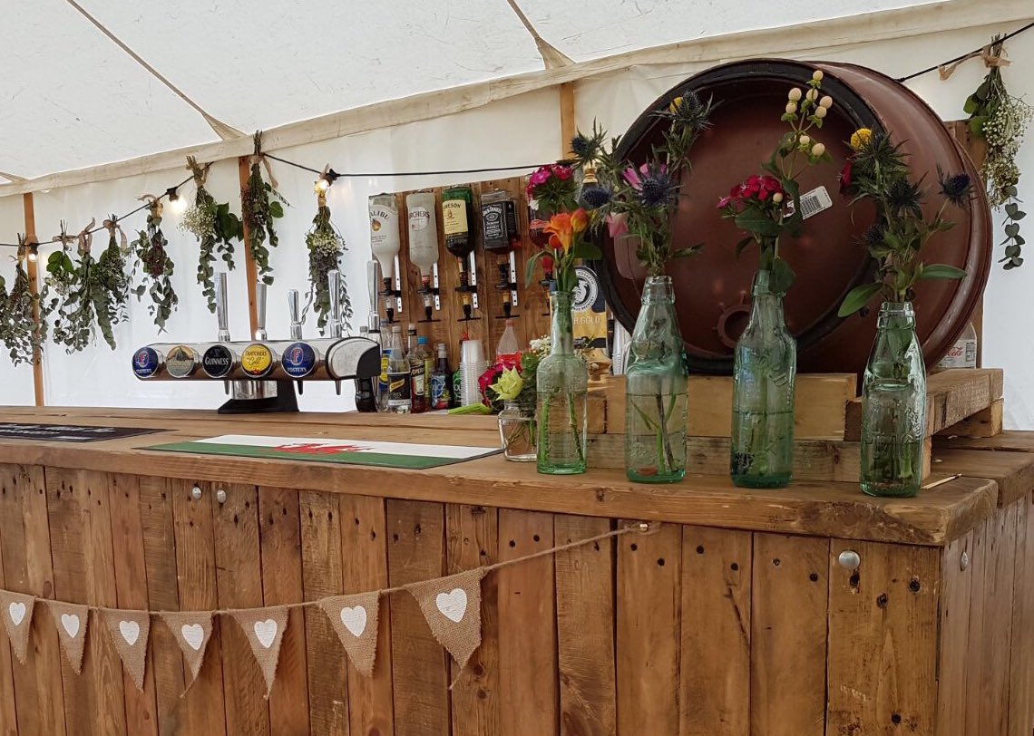 dazzling_bar's tweet photo. Busy weekend, weddings at Abersoch and Tros Yr Afon #wedding #northwaleswedding #priodas #outsidecatering #mobilebarhire https://t.co/xKRnqWk3tr