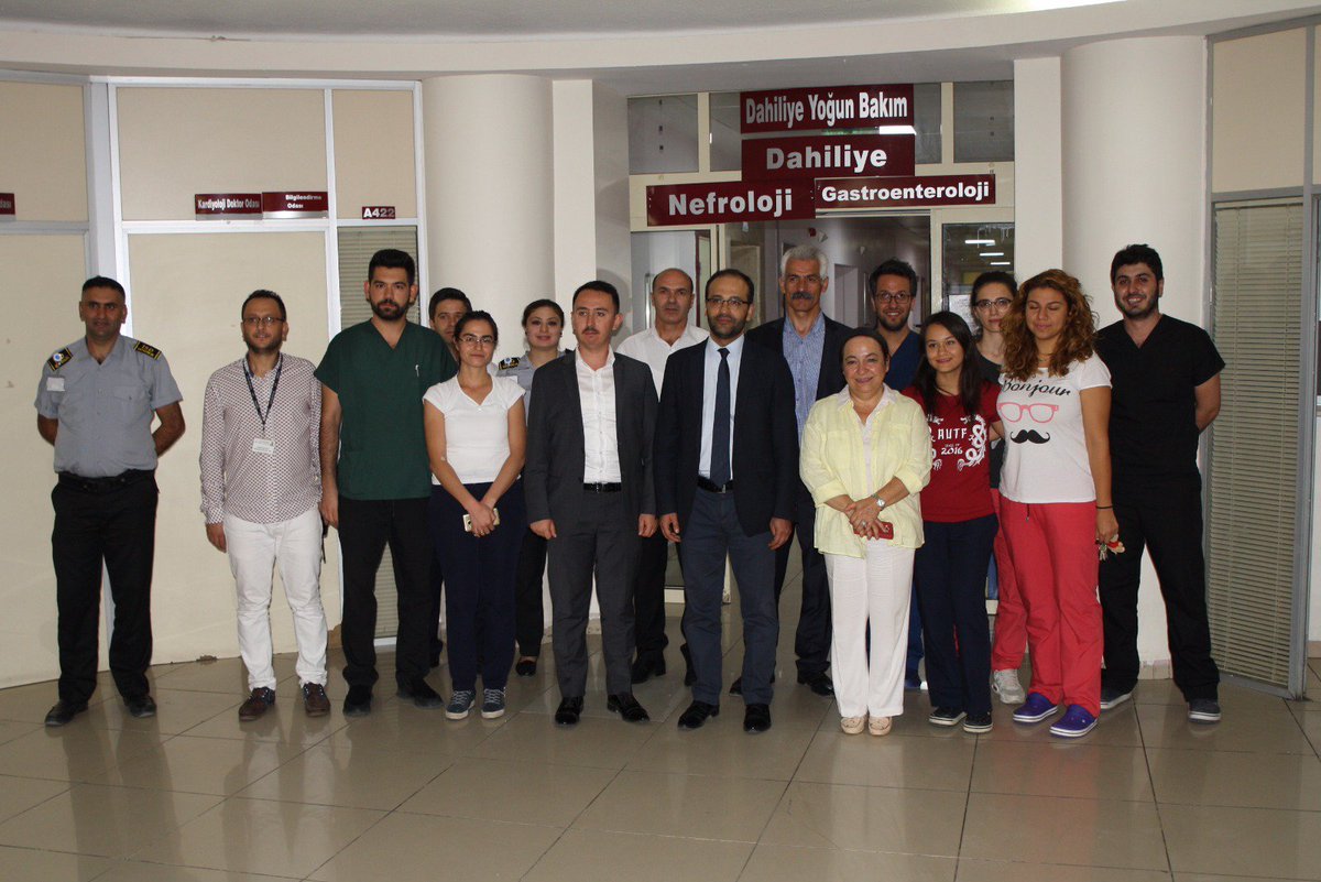 ankara1khb's tweet photo. 81il81ziyaret https://t.co/DVYA2bFSHO.Barbaros Akçakaya ve Hlk.İlş.D.Bşk.Tolga Akkuş,Ankara EAH nöbetçi personel ve hastalarla bayramlaştı. https://t.co/K8NHkRpGWp
