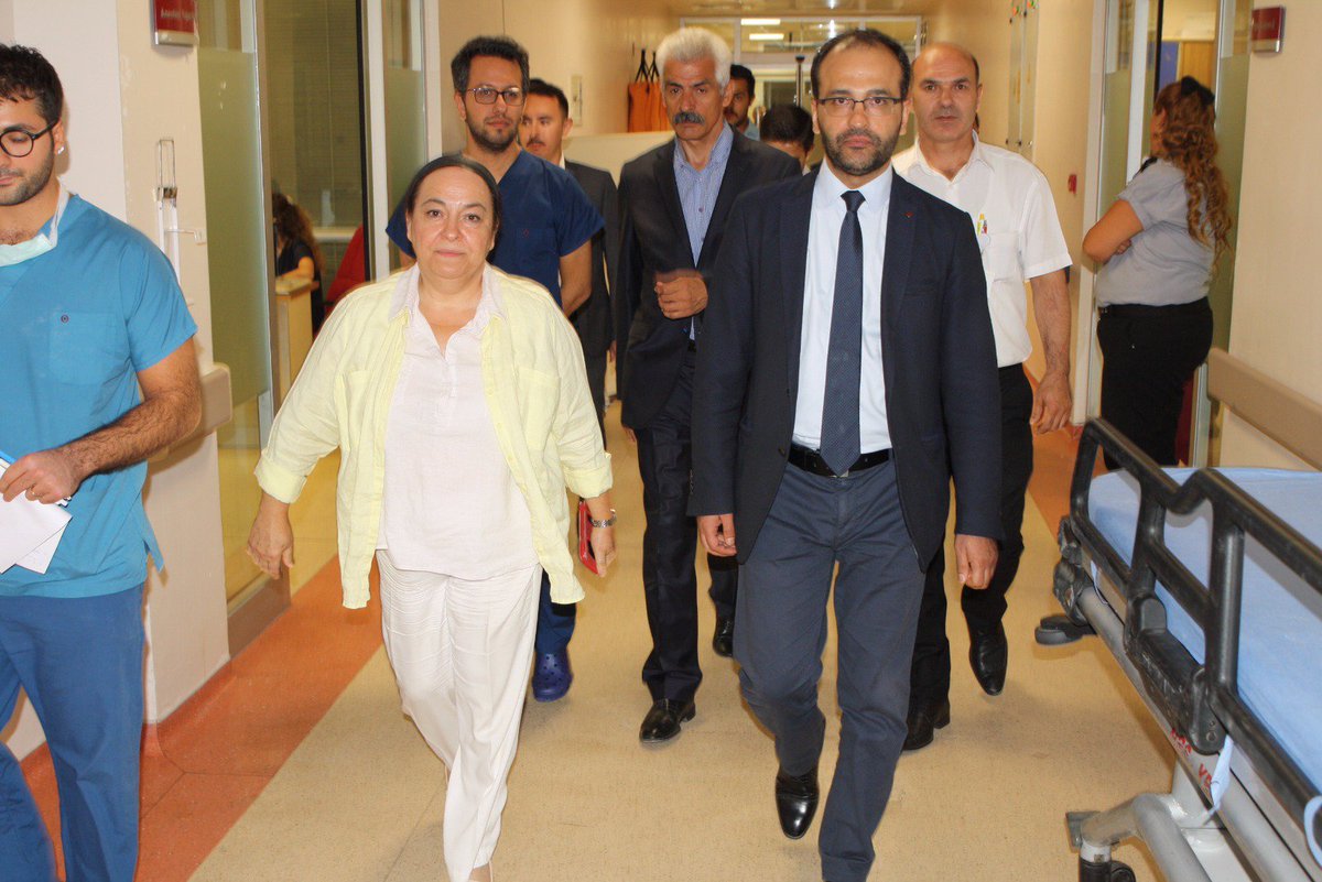 ankara1khb's tweet photo. 81il81ziyaret https://t.co/DVYA2bFSHO.Barbaros Akçakaya ve Hlk.İlş.D.Bşk.Tolga Akkuş,Ankara EAH nöbetçi personel ve hastalarla bayramlaştı. https://t.co/K8NHkRpGWp