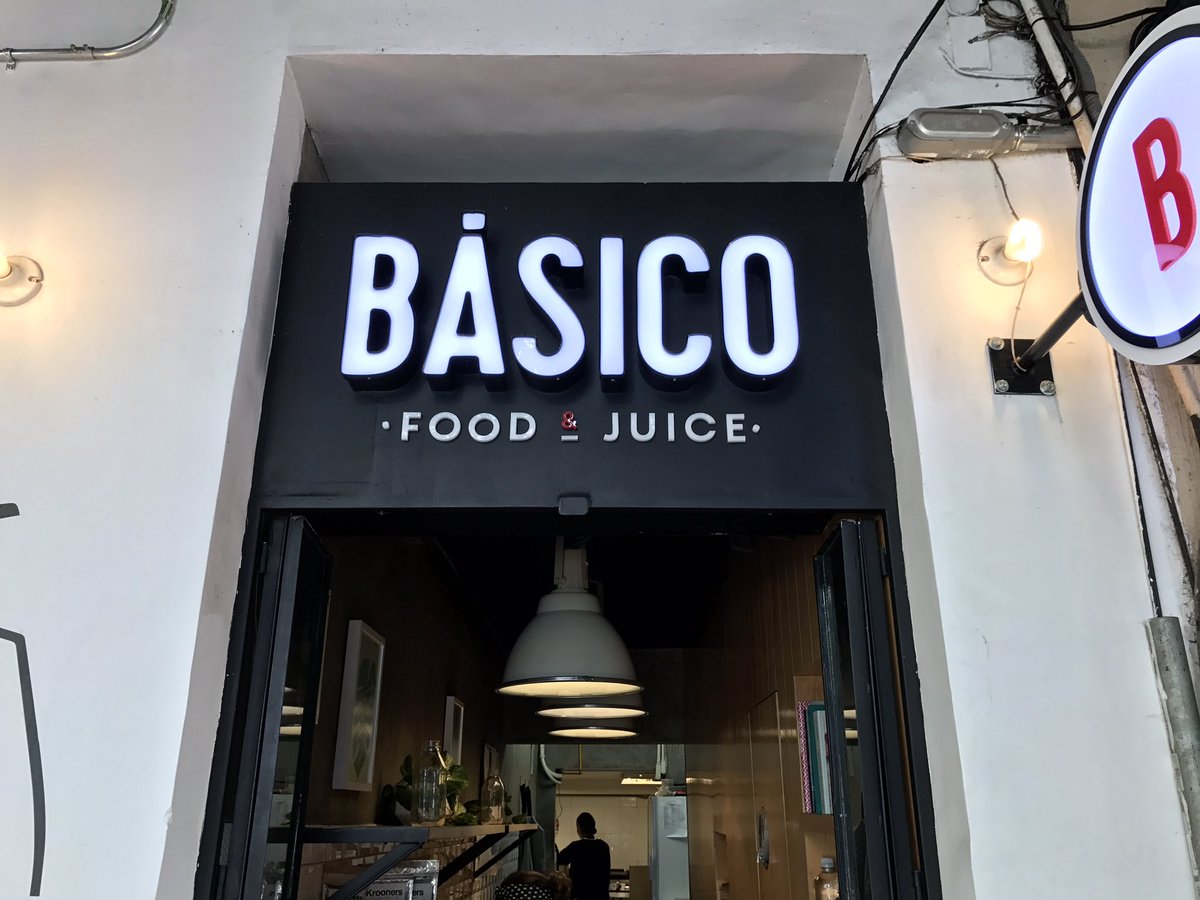 valeom's tweet photo. Fan absoluta de bowls, shots, jugos y jugos en @se_basico https://t.co/sT9DLikhoI
