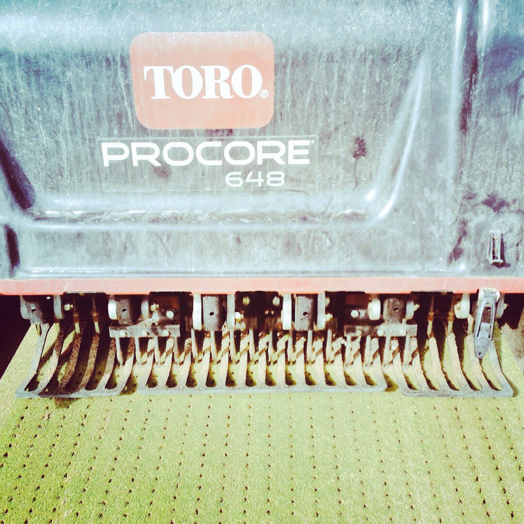 CMbalgownie's tweet photo. Great effort by the team today, 12 greens spiked, seeded, top dressed and brushed in โณ๏ธ๐โ๏ธ๐#potseeding #fescue #linksgolf #botanicalchange https://t.co/LEIS0ub2O1