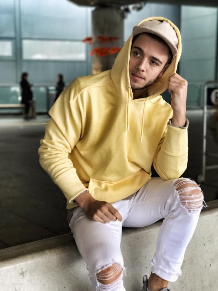 LucaFanseite's tweet photo. "Hello" to new projects :) We wish you a very great and special time in Sweden, @haenni__luca #LucaHaenni <3 Come back well soon :) https://t.co/FWuMCpgELs