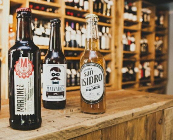 Debier_distribu's tweet photo. Cata de cervezas artesanas en #Vinopremier con algunas de las mejores cervezas españolas. #CervezaArtesana #cervezasanisidro #Debier https://t.co/6RhhdHz45Q