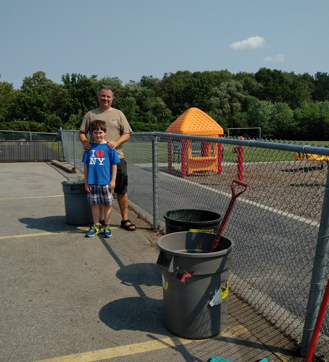 PAF_ps's tweet photo. Surprised and grateful to find 3 hard working volunteers at the school today - parking lot all cleaned up. #GettingReadyforSept5 https://t.co/ORUo71xGSA