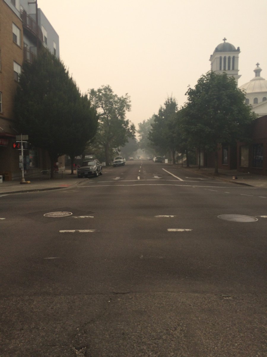 UniqueEug's tweet photo. Starting to feel like we are in a mix of stranger things and a Steven King Novel
#Eugene #StrangerThings #Smoke #Trees #Fire #UniqueEUG https://t.co/Br2GubewXz