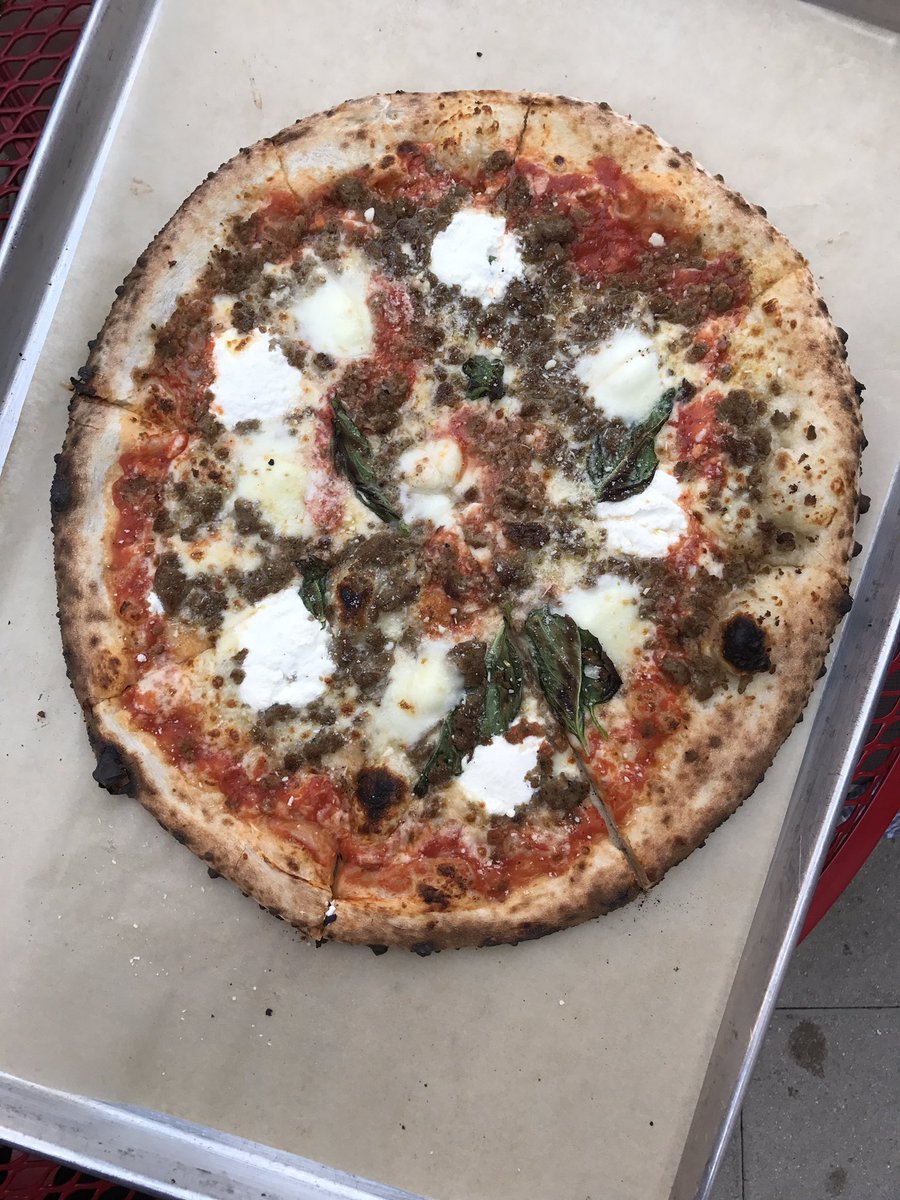 HiQCosmetics's tweet photo. Pizza is always a good idea. 🍕 https://t.co/vn3QbqGWyQ