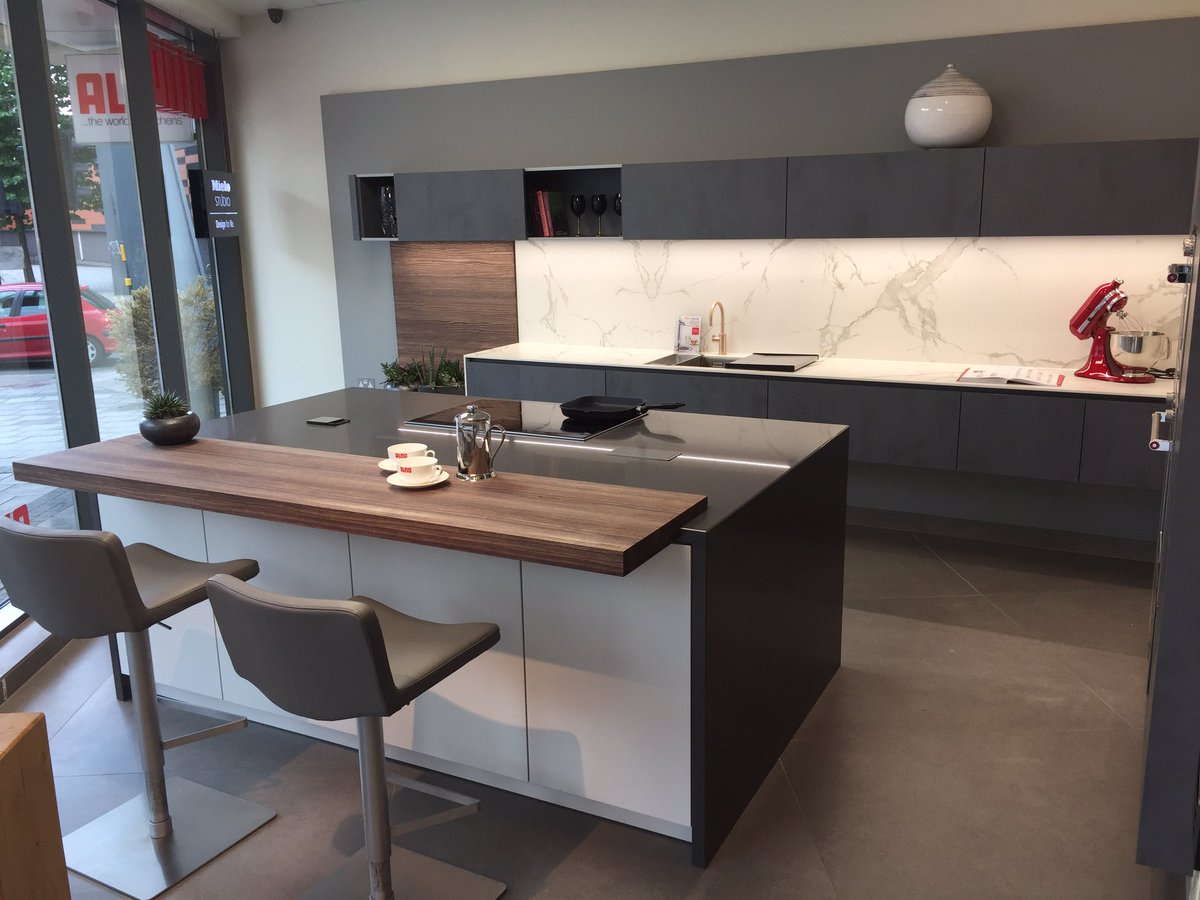 ALNObristol's tweet photo. Our latest @SpekvaUK breakfast bar worktop is stunning! https://t.co/qiOrNrn38e