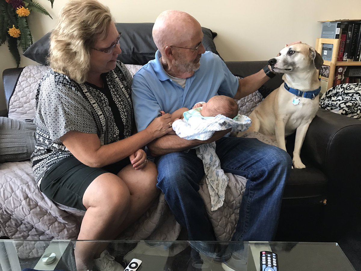 eclommel's tweet photo. The parents bidding farewell until we meet again for the holidays! https://t.co/Yv3izNWdbZ