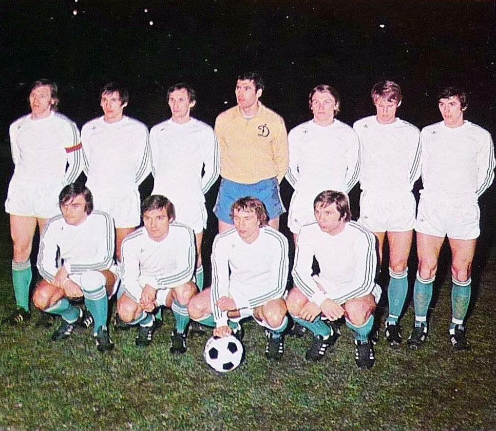 OldFootball11's tweet photo. #DynamoKyiv 1976/77 #fcdk:
#Kolotov #Rechko #Vereneiev #Rudakov #Blokhin #Burjak #Konkov;
#Muntian #Trochkin #Onichenko #Zviguiawtsev https://t.co/nAFHktrzha