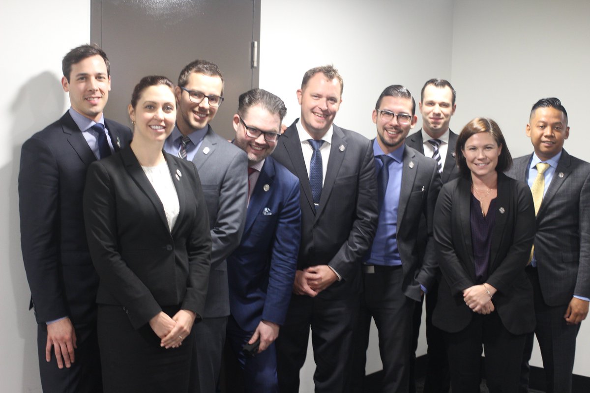 exquismag's tweet photo. Les 9 candidats du Concours Meilleur Sommelier du Canada 2017 viennent tout juste de terminer une des premières étapes!
#bsoc2017 https://t.co/J6U4C3WyKp