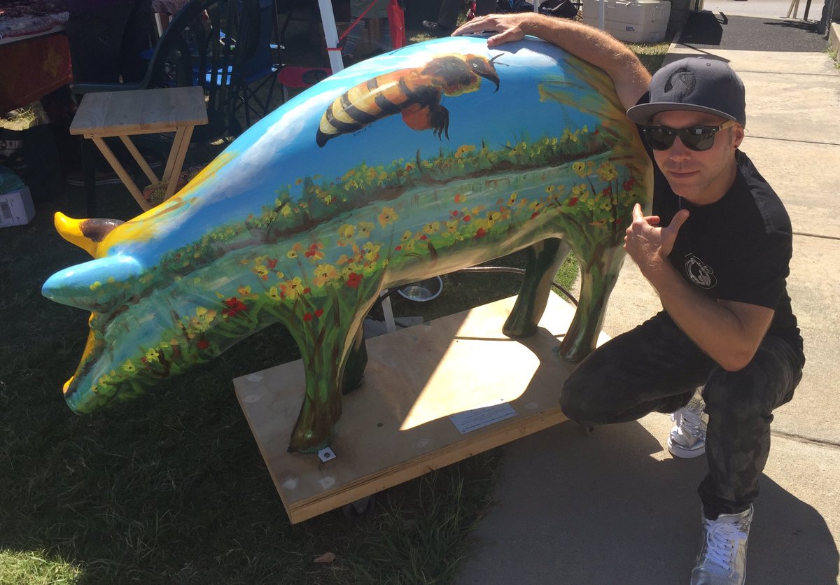 RabbitFoodBike's tweet photo. We checked out Asheville Veg Fest Sun. So much delicious food, vegan friendly fashion, & cool local products #ThePigPicture #RabbitFoodBike https://t.co/jaBRqnUZtp