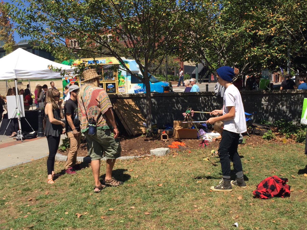 RabbitFoodBike's tweet photo. We checked out Asheville Veg Fest Sun. So much delicious food, vegan friendly fashion, & cool local products #ThePigPicture #RabbitFoodBike https://t.co/jaBRqnUZtp