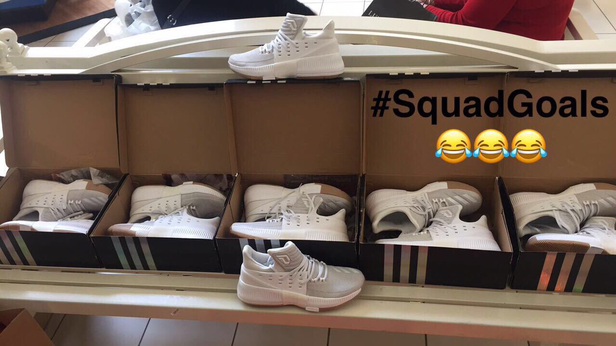 ochoventicuatro's tweet photo. When your squad hits up the outlet after a long weekend tournament.. And we all buy matching Lillards ππ½ππ½ @Dame_Lillard #Lillard3 #DameTime https://t.co/xynJMb2Gpt