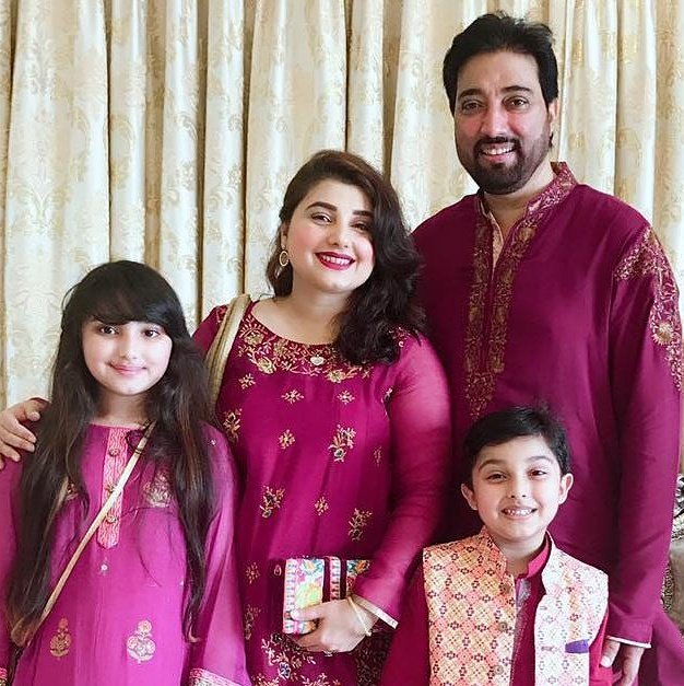 SocialDiaryMagz's tweet photo. #javeriasaud #SaudQasmi #eidcelebrations🎉
#matchingoutfits #pinkisthecolor #adorableclick #familytime @officialjaveriasaud #SocialDiary https://t.co/QxicJCZL7T