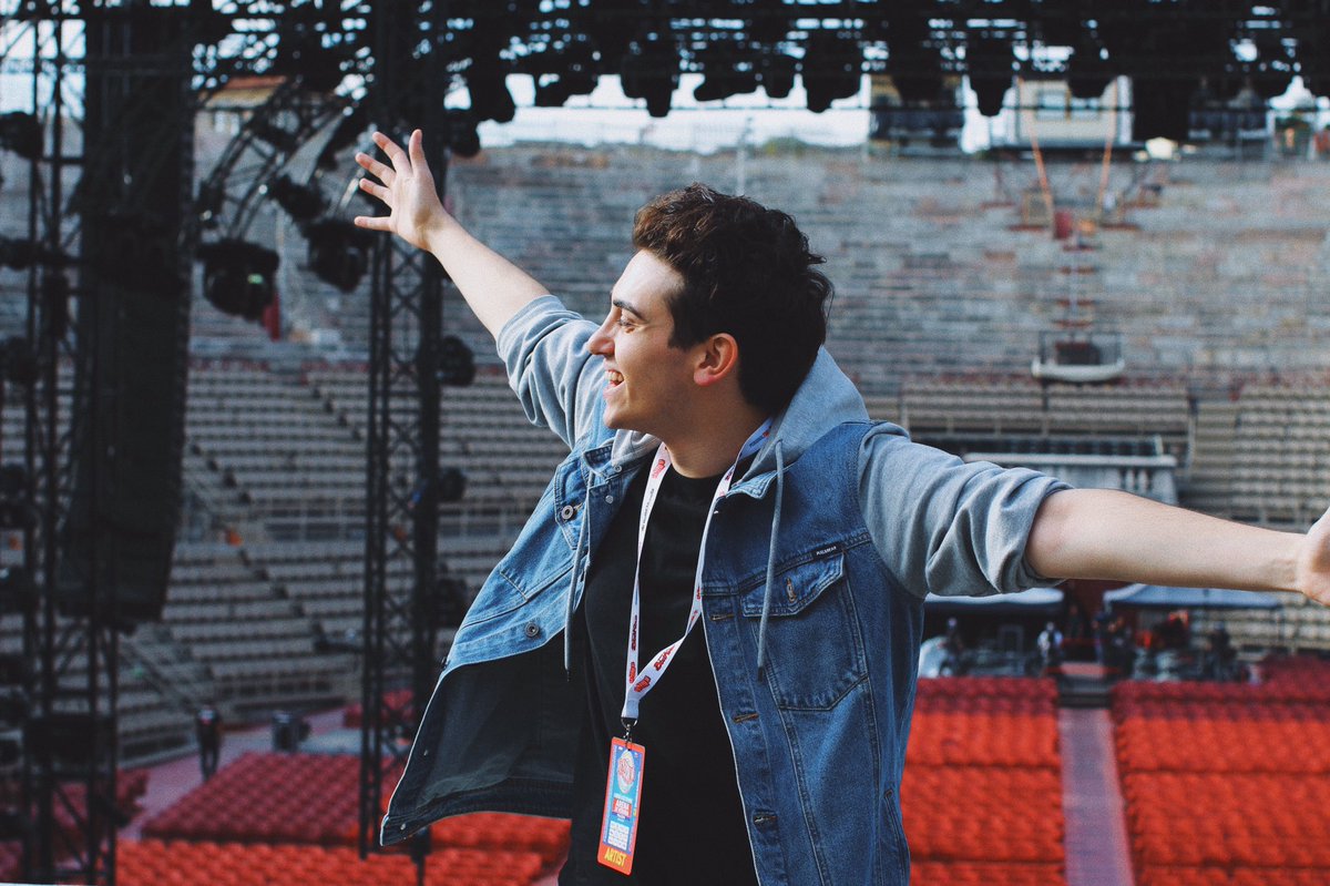 michele_bravi's tweet photo. Qualcuno ha detto felicità? ♥️

Grazie per avermi regalato anche l'Arena di Verona... VOGLIO LIMONARVI ORA! https://t.co/SMPt2xksgn