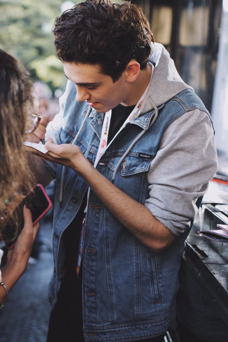 michele_bravi's tweet photo. Qualcuno ha detto felicità? ♥️

Grazie per avermi regalato anche l'Arena di Verona... VOGLIO LIMONARVI ORA! https://t.co/SMPt2xksgn