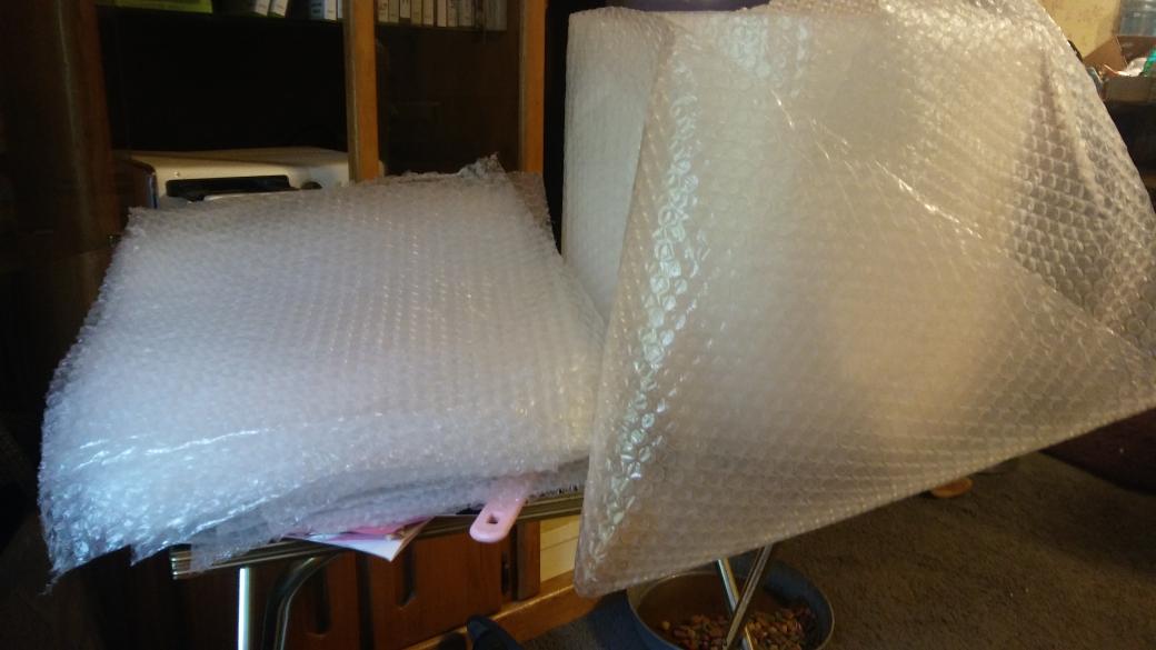 IBOSusan's tweet photo. Bubble wrap is ready for packing. #whodoesntlikebubblewrap https://t.co/45ylQPEzHw