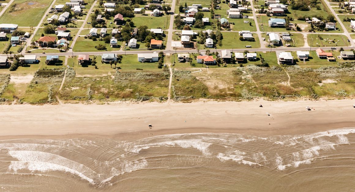 ClimateCentral's tweet photo. In flood-prone coastal Louisiana, towns have started to ask: When should we all just leave? https://t.co/IM7XVmA75R via @politico https://t.co/0pzpoMbhFY