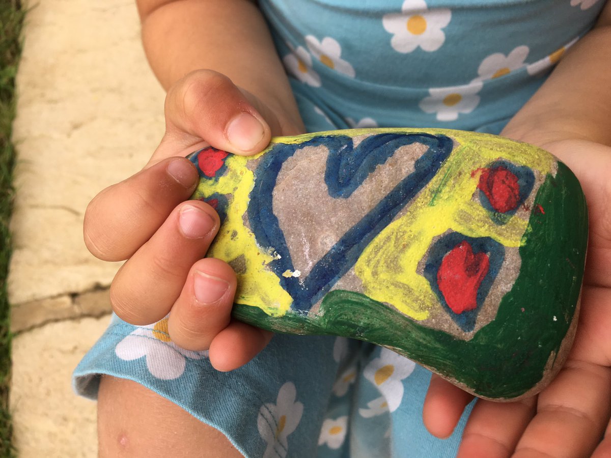 knittygirl's tweet photo. Found this rock earlier on our street in Cirencester. It's part of an art project #FairfordRocks My daughter loves it. https://t.co/eIduZ2WPu7