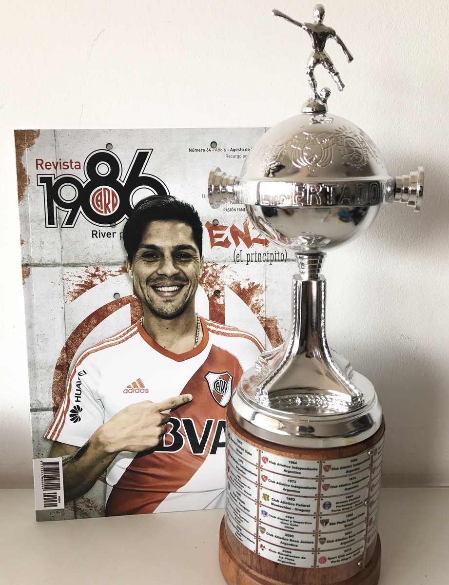 Revista1986's tweet photo. ▶️ #Sorteo86‼️ Compartí tu foto con la Nº64 #EnzoElPrincipito y ganá esta replica de la Copa Libertadores de @ArtEliana 🏆⬜🔴⬜ https://t.co/EUnuVvLKfc