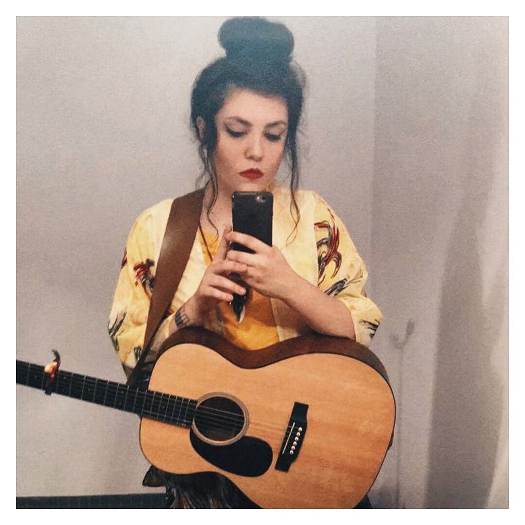 HoshiOfficial's tweet photo. On se voit vendredi à Castres et Samedi à Armentières (coucou @MonaFM )🌼💛 https://t.co/IKXR5uLfnB