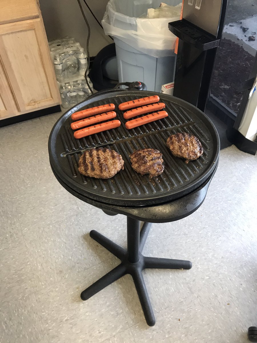 MelbourneStore's tweet photo. Labor Day at AT&amp;T here in Melbourne Florida!!! #attemployee #laborday #deliciousfood https://t.co/ktEDAgTIYc