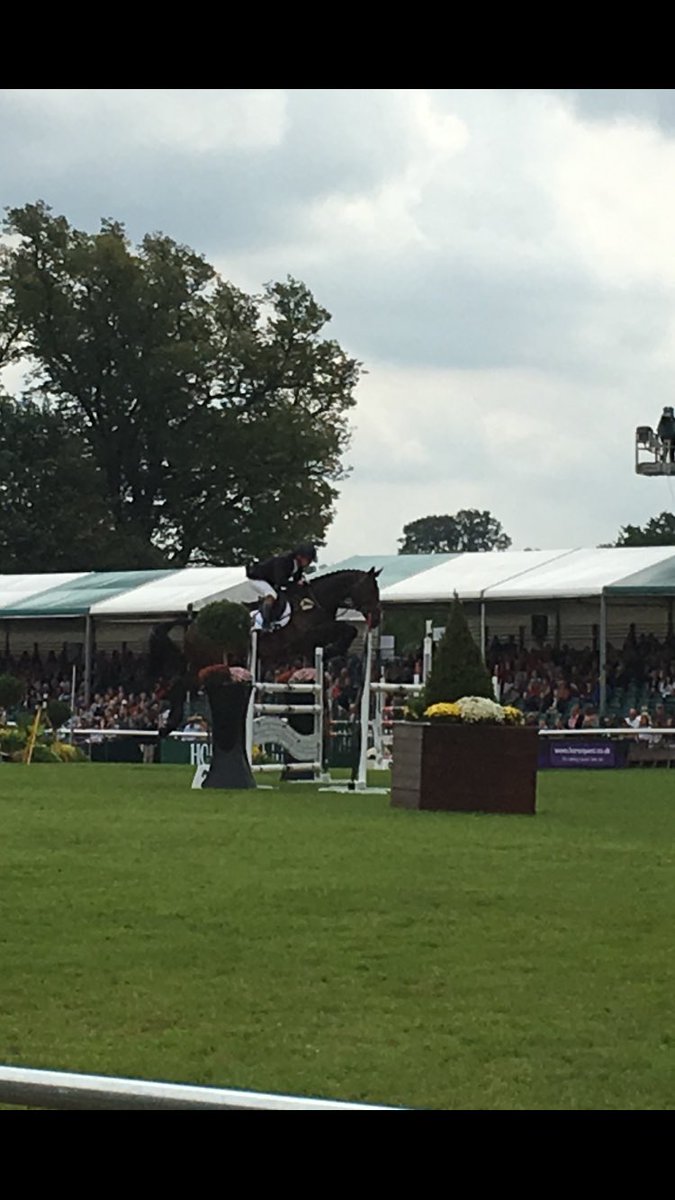 aitchyc's tweet photo. #BurghleyHorseTrails #Stamford What a weekend! #Awesome 🐎#3DayEventing at its best! #Family #Friends #CountryEvent  #superb #skill #Horses https://t.co/bIWdnWfRJE
