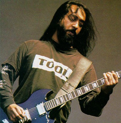 Happy birthday wishes to guitarist Kim Thayil. 