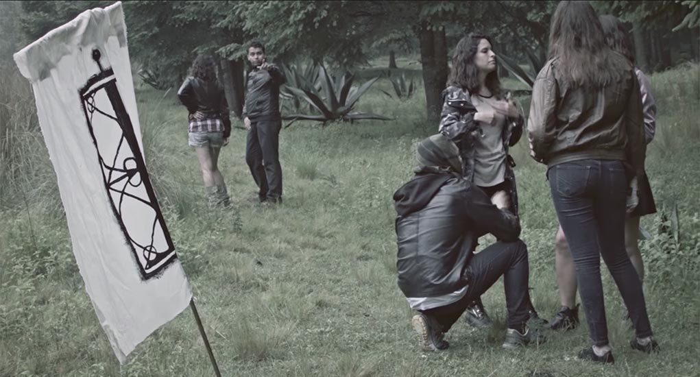 bizarrofm's tweet photo. Pocas veces se ha visto que se realice en videoclip con dos sencillos a la vez, pero @BringTheKings_ se animó. https://t.co/KGzIjGXTFI https://t.co/68kkrv2IJK