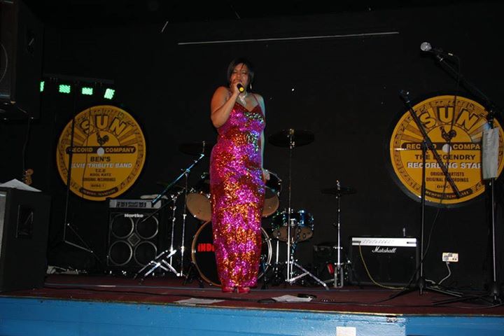 SaharasTributes's tweet photo. One evening at Bletchley WMC #Bletchley Now taking bookings in Perth #PerthSinger #PerthLife https://t.co/e8N8a6IUiY