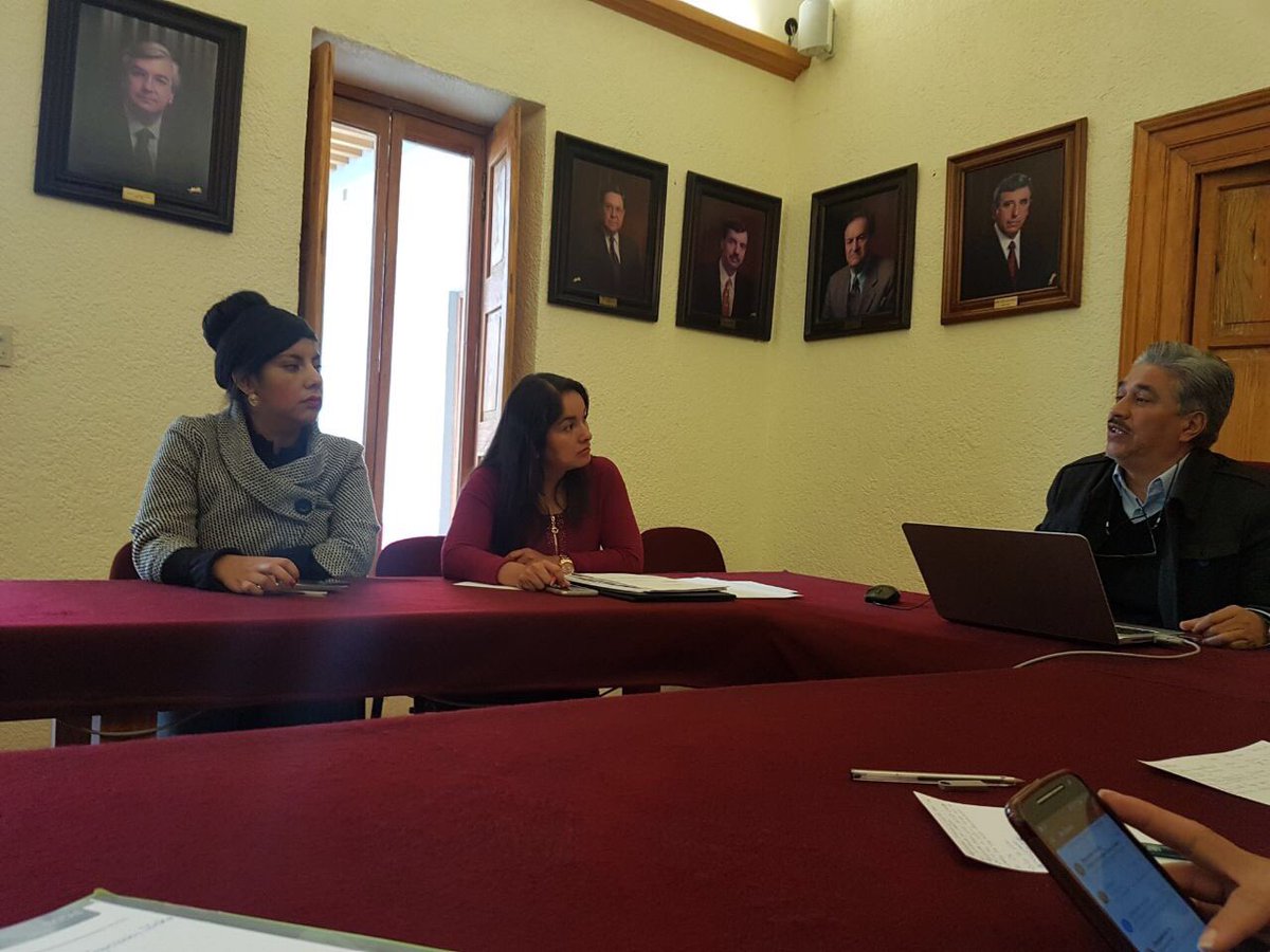 redsindicosmx's tweet photo. Integrantes de la Red se reúnen con autoridades del @iapem para la realización del Manual de organización de los Síndicos. https://t.co/YWw7ZrIHsU