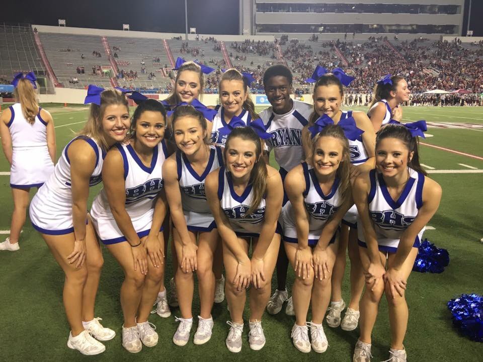 laurenolivia44's tweet photo. we love cheering on our Hornets!! #saltbowl2017 ⚡️⚡️ https://t.co/i5Coytmxbm