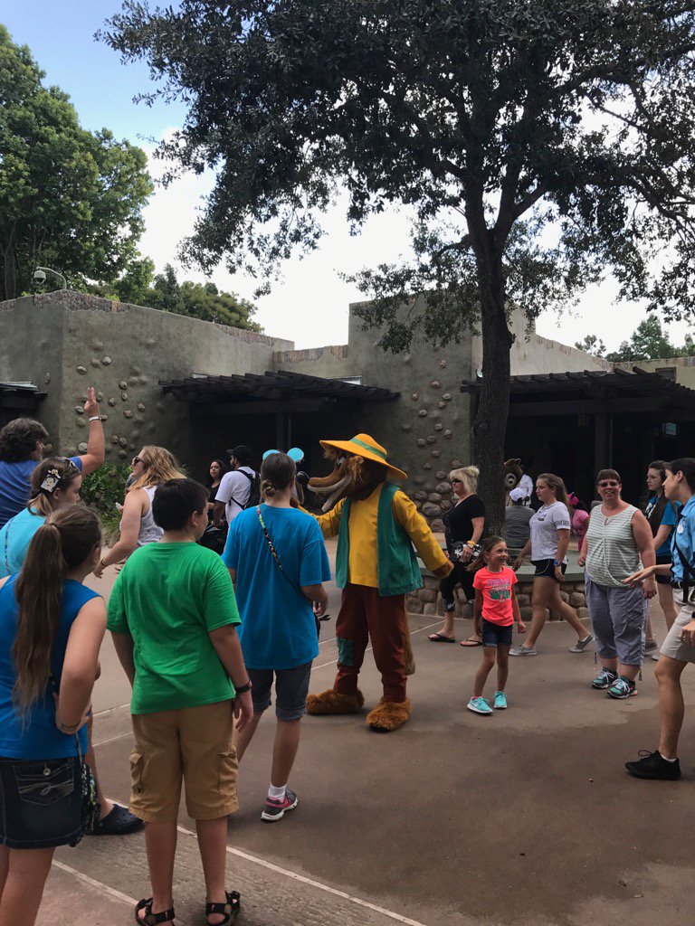 disneyworldrn's tweet photo. #wrongpark what are you doing here, brer fox? https://t.co/MkayoPLfxB