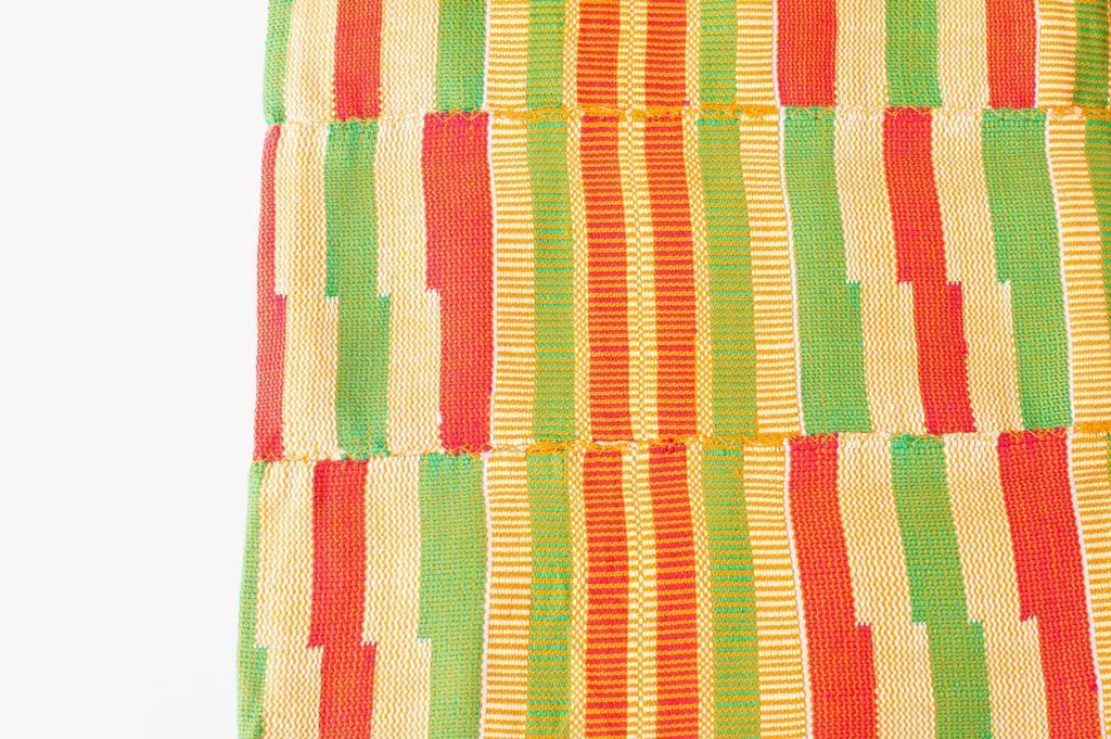 africrafts1's tweet photo. Finest quality authentic African fabrics available online #fashion #africanfashion #africanfabrics #authenticafrican #fashionista #kente https://t.co/tQybn4wa9q