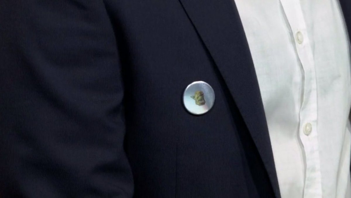 Karnagemvp's tweet photo. Faute de pas vous faire gagner de RP, j'ai 3 badges collectors "SMOrc" utilisés pour la Chinoiboutine pendant la finale LCS EU [RT+FOLLOW] 😱 https://t.co/NXMuVEGi8Y