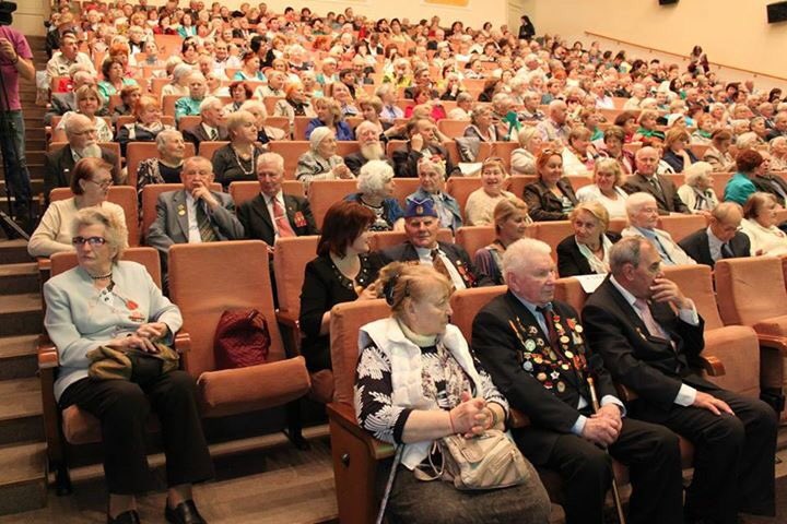 VladDTSZN's tweet image. Вручил поздравительные письма Мэра Москвы с Днем Города московским ветеранам.Была очень душевная, теплая встреча. Ветераны гордость столицы!