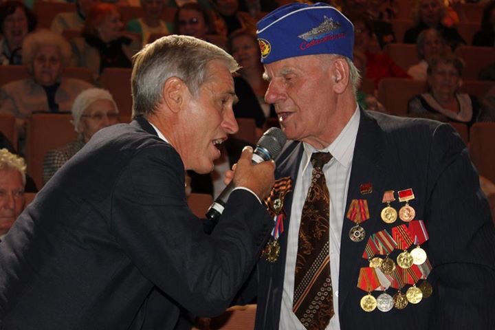 VladDTSZN's tweet image. Вручил поздравительные письма Мэра Москвы с Днем Города московским ветеранам.Была очень душевная, теплая встреча. Ветераны гордость столицы!