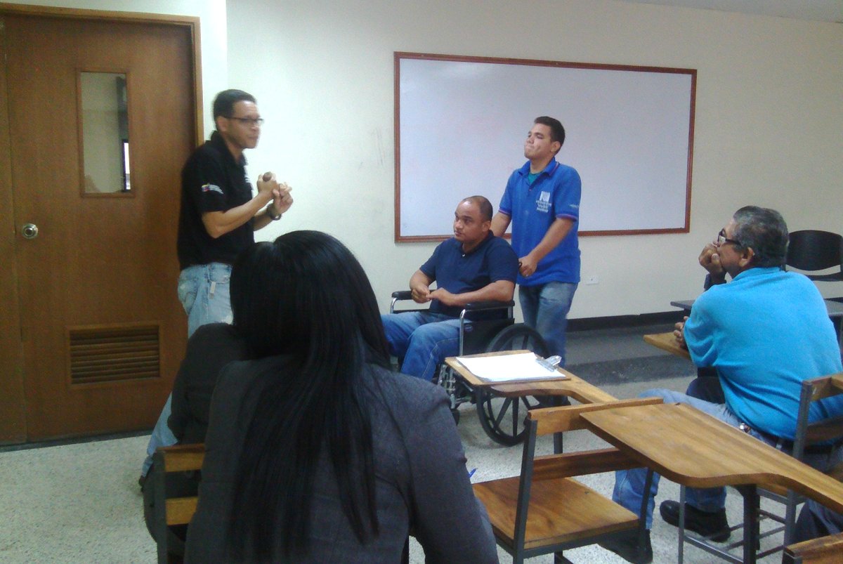 zulia_conapdis's tweet photo. Seguimos sensibilizando y educando por la discapacidad! en el Politécnico Santiago Mariño en #Maracaibo @Conapdis @MisionDrJGH https://t.co/cjbXIxrwma