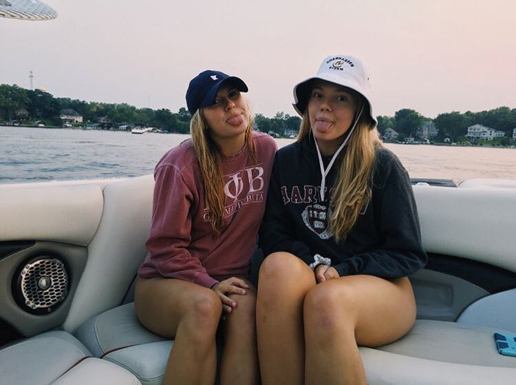 UNDGammaPhiBeta's tweet photo. Long weekends spent with sisters + pups + family are the best! Recruitment is only 11 days away sign up today!! #GoGreek #myund #gogreekund https://t.co/lsT2jvuaNt